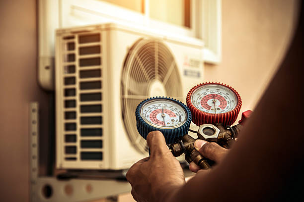 Professional Hvac technician working in Renton, WA